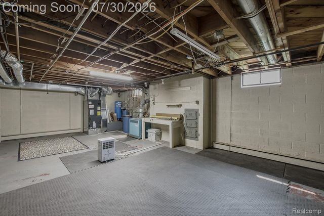 10470 King Road, Springfield Charter Township, MI 48350