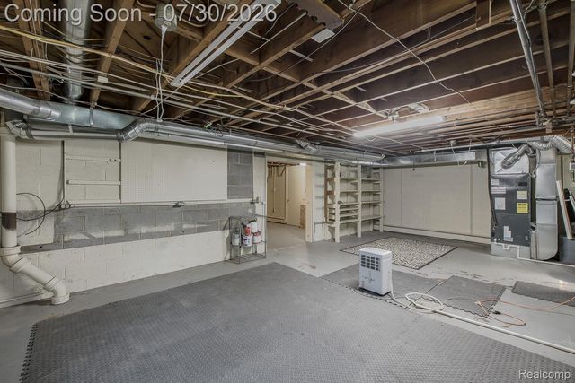 10470 King Road, Springfield Charter Township, MI 48350