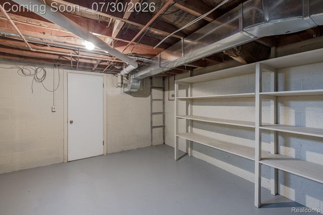 10470 King Road, Springfield Charter Township, MI 48350