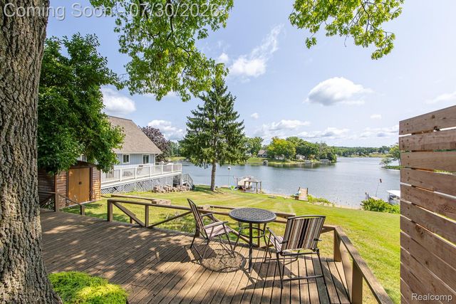 10470 King Road, Springfield Charter Township, MI 48350