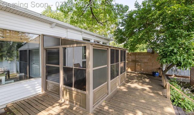 10470 King Road, Springfield Charter Township, MI 48350