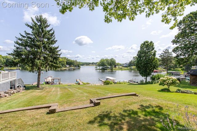 10470 King Road, Springfield Charter Township, MI 48350