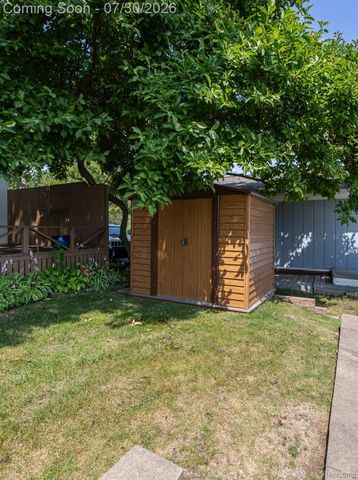 10470 King Road, Springfield Charter Township, MI 48350