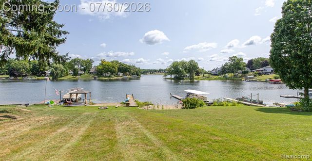 10470 King Road, Springfield Charter Township, MI 48350