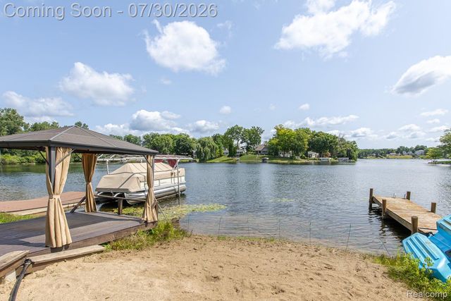 10470 King Road, Springfield Charter Township, MI 48350