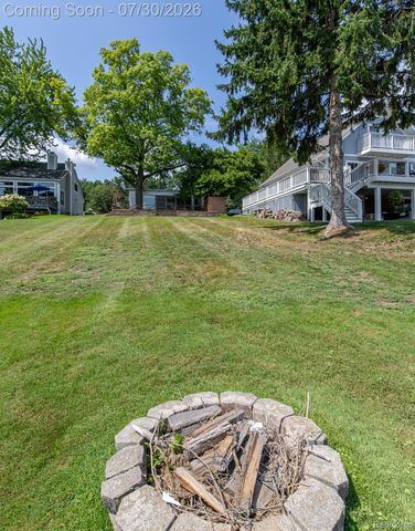 10470 King Road, Springfield Charter Township, MI 48350