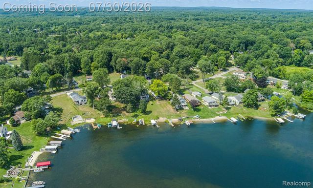 10470 King Road, Springfield Charter Township, MI 48350