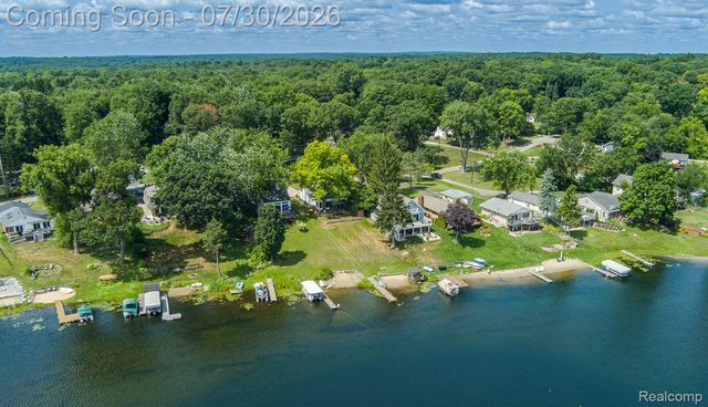 10470 King Road, Springfield Charter Township, MI 48350