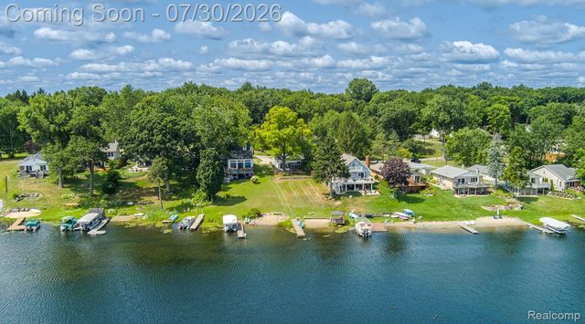 10470 King Road, Springfield Charter Township, MI 48350