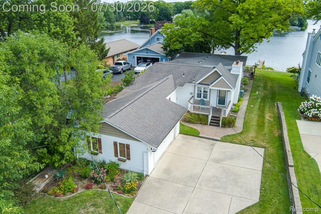 10470 King Road, Springfield Charter Township, MI 48350
