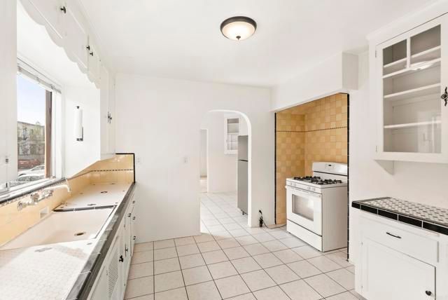 3040 Byron Street, San Diego, CA 92106