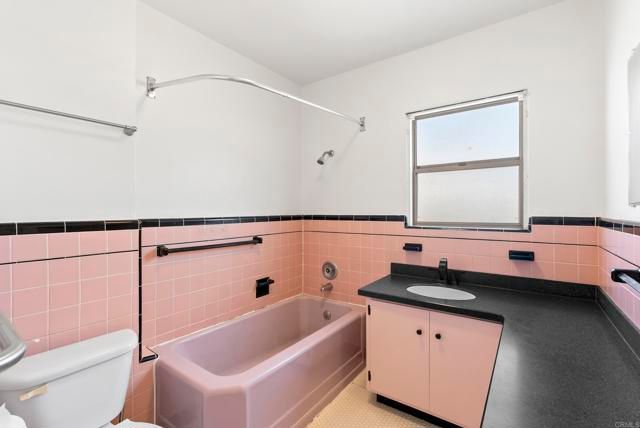 3040 Byron Street, San Diego, CA 92106