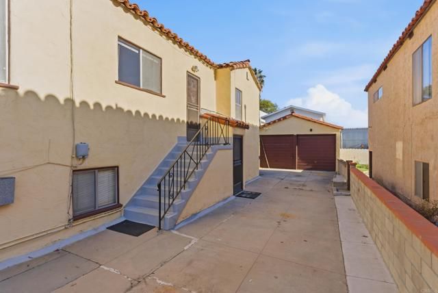 3040 Byron Street, San Diego, CA 92106