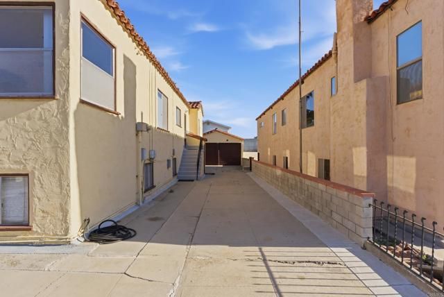 3040 Byron Street, San Diego, CA 92106