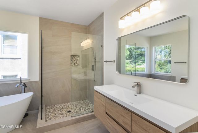 185 Laurel Wood Court, Simi Valley, CA 93065