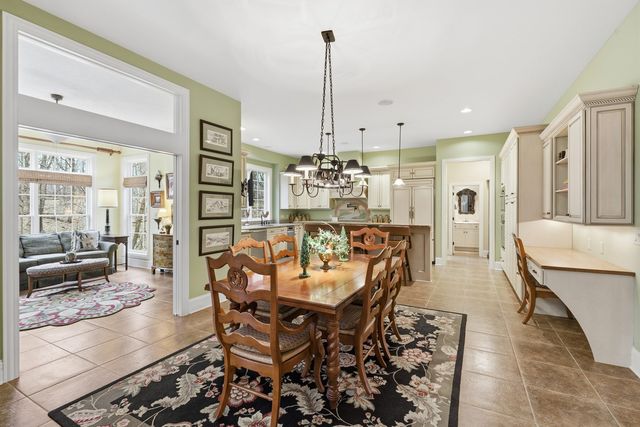 26 Chippiannock Place, Rock Island, IL 61201