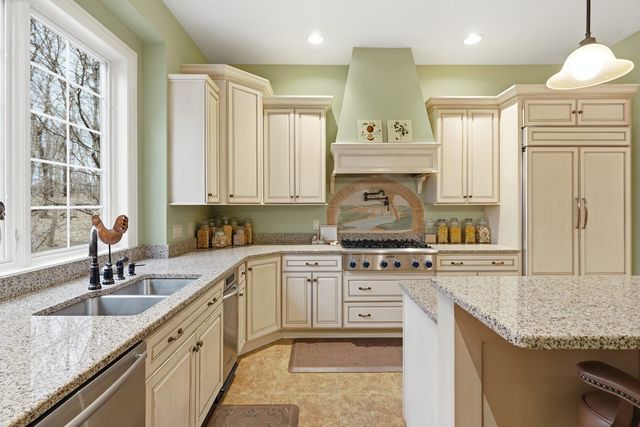 26 Chippiannock Place, Rock Island, IL 61201