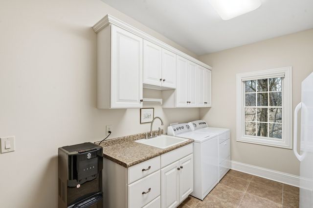 26 Chippiannock Place, Rock Island, IL 61201