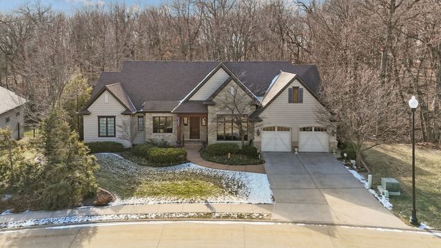 26 Chippiannock Place, Rock Island, IL 61201