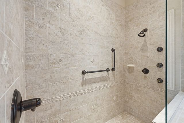 26 Chippiannock Place, Rock Island, IL 61201