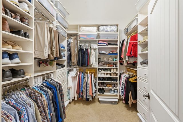 26 Chippiannock Place, Rock Island, IL 61201