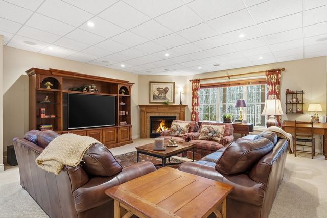 26 Chippiannock Place, Rock Island, IL 61201