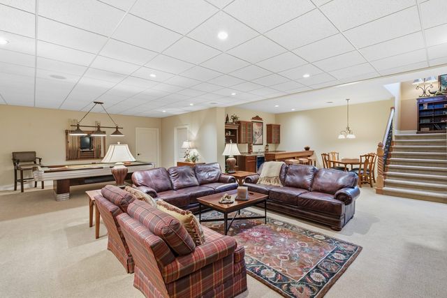 26 Chippiannock Place, Rock Island, IL 61201