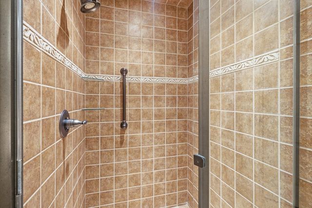 26 Chippiannock Place, Rock Island, IL 61201