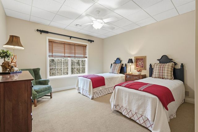 26 Chippiannock Place, Rock Island, IL 61201