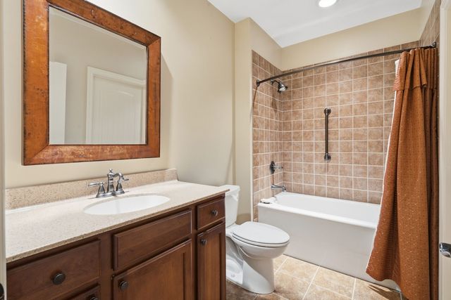 26 Chippiannock Place, Rock Island, IL 61201