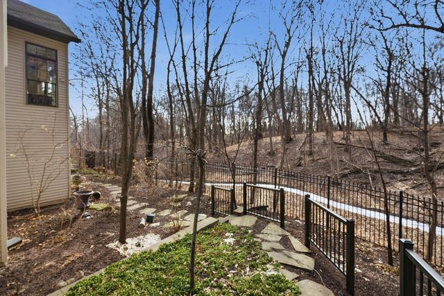 26 Chippiannock Place, Rock Island, IL 61201