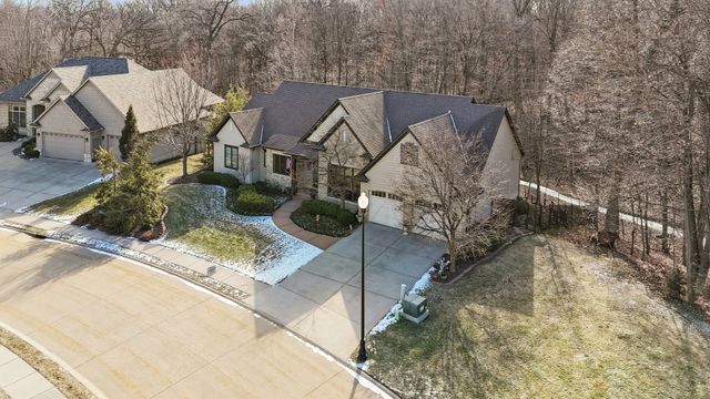 26 Chippiannock Place, Rock Island, IL 61201