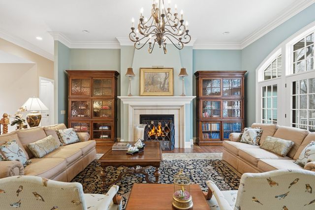 26 Chippiannock Place, Rock Island, IL 61201