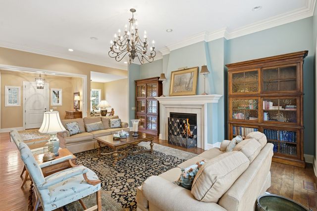 26 Chippiannock Place, Rock Island, IL 61201