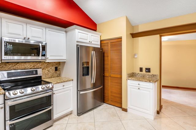 14035 SW 20th Street, Davie, FL 33325