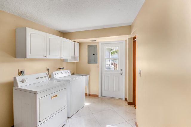 14035 SW 20th Street, Davie, FL 33325