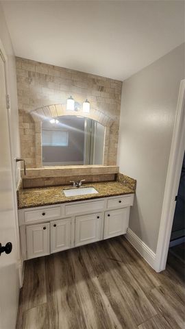 6 Rain Walk, The Woodlands, TX 77380