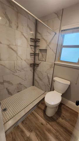 6 Rain Walk, The Woodlands, TX 77380