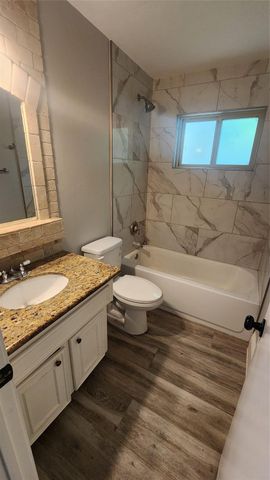 6 Rain Walk, The Woodlands, TX 77380