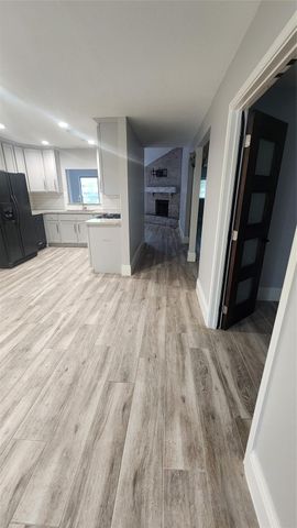 6 Rain Walk, The Woodlands, TX 77380