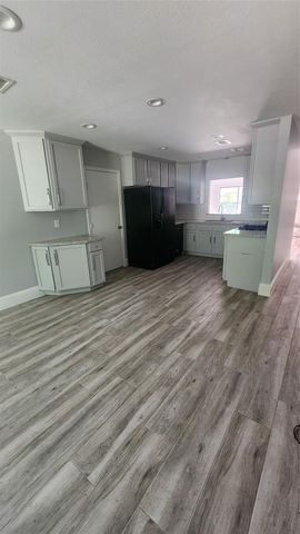 6 Rain Walk, The Woodlands, TX 77380