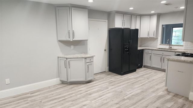 6 Rain Walk, The Woodlands, TX 77380