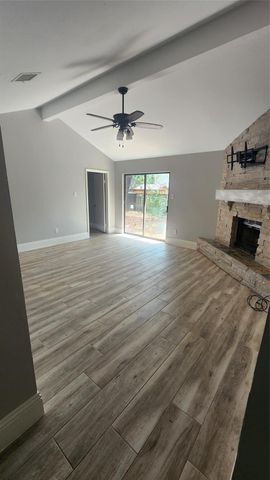 6 Rain Walk, The Woodlands, TX 77380