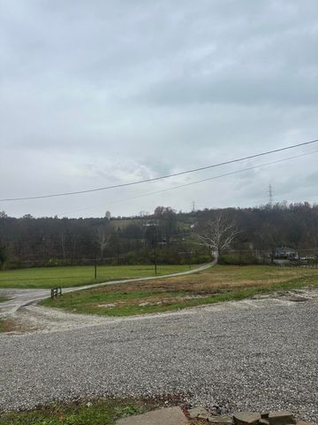 9031 Persimmon Grove Pike, Alexandria, KY 41001