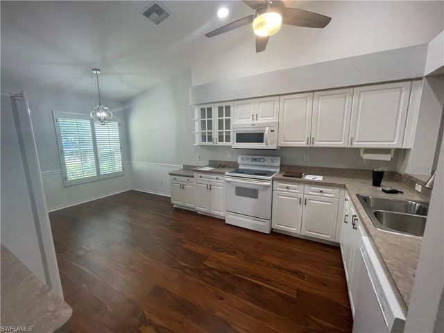 5708 Greenwood CIR 48, Naples, FL 34112