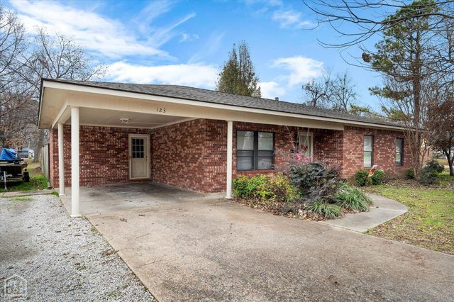 123 E Gum Street, Walnut Ridge, AR 72476