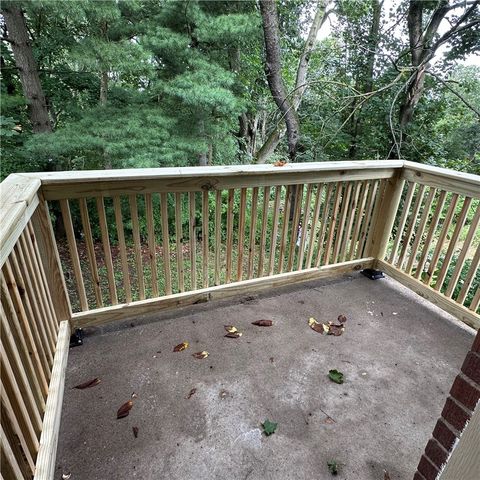 646 Tarragonna St, Bon Air, PA 15210