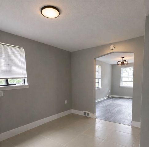 646 Tarragonna St, Bon Air, PA 15210