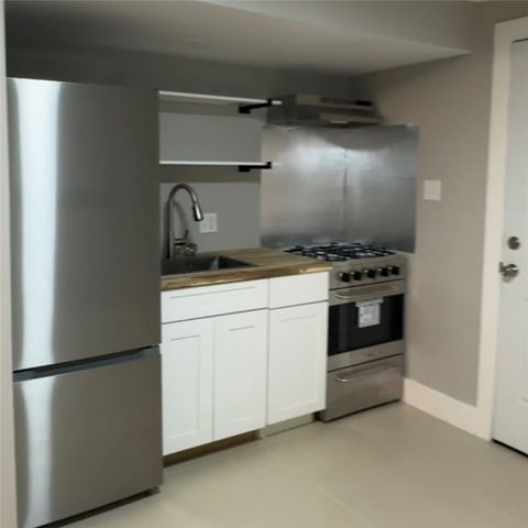 646 Tarragonna St, Bon Air, PA 15210