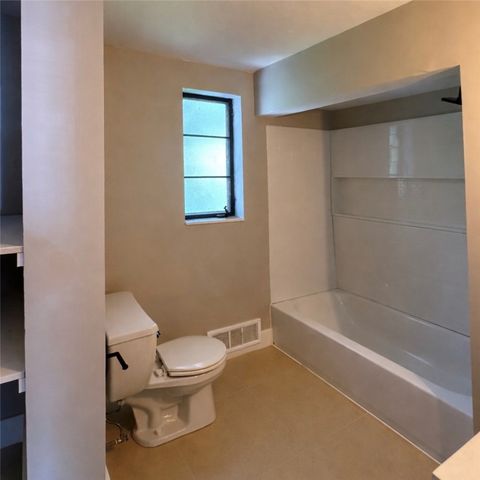 646 Tarragonna St, Bon Air, PA 15210